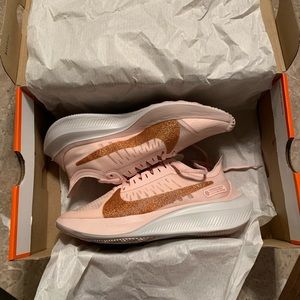 NWT * Nike zoom gravity gym shoe size 6